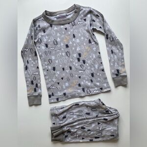 Hanna Anderson 2-Piece Unisex Christmas Pajamas
Size 5 (110 cm)